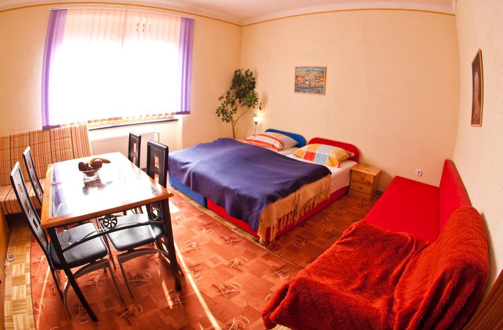Guest House Pikapolonca Maribor Phòng bức ảnh