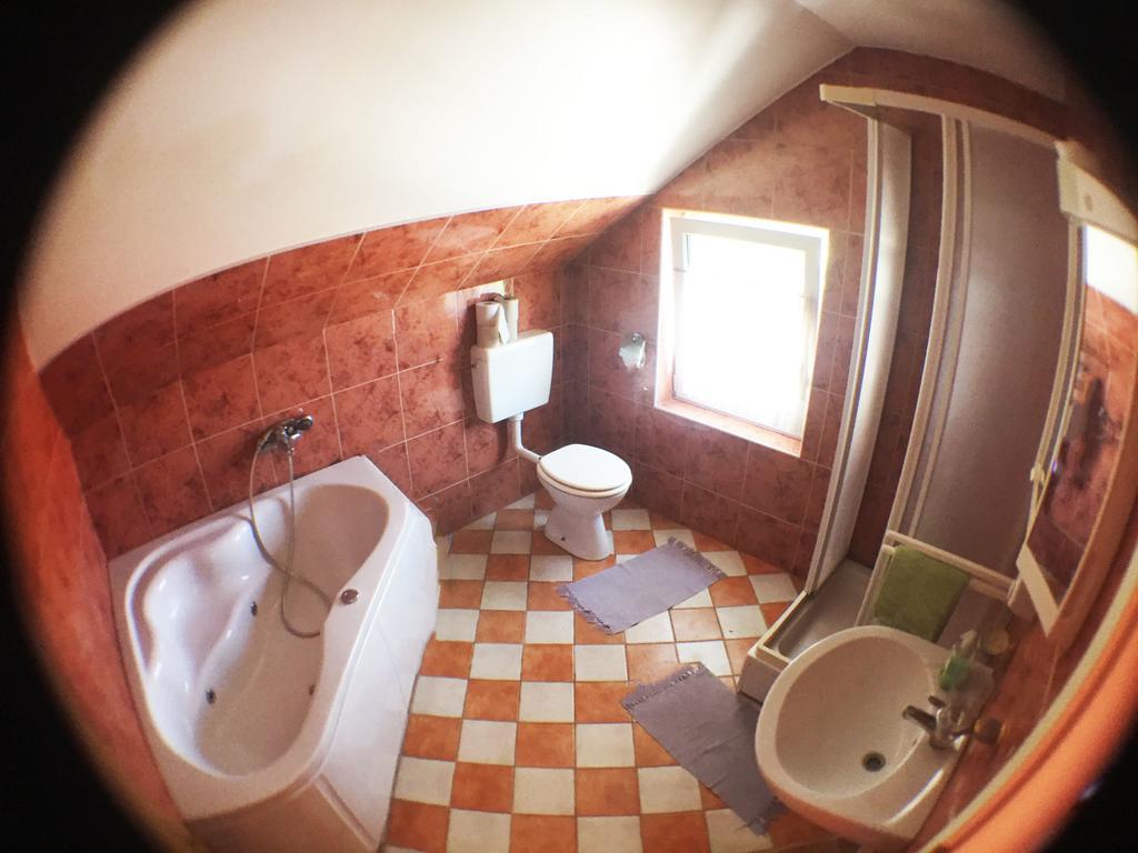 Guest House Pikapolonca Maribor Ngoại thất bức ảnh